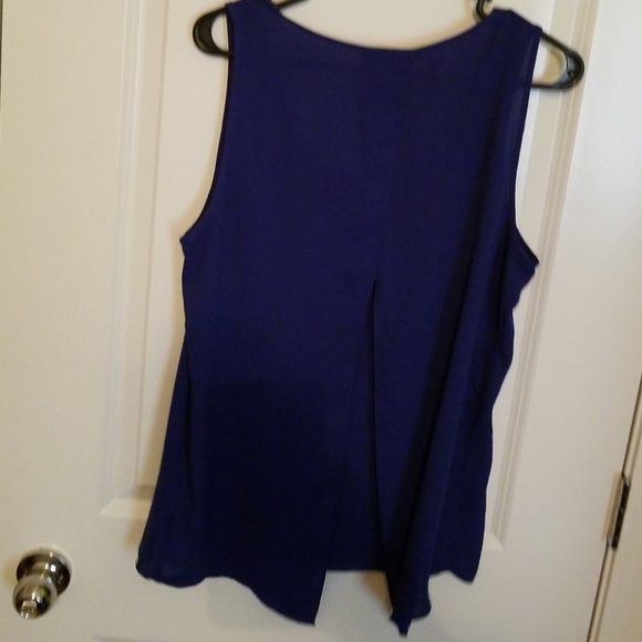 Express Split Back Tank - Picture 2 of 7